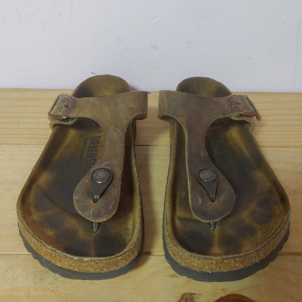 Birkenstock Gizeh Oiled Leather Sandals in Tobacco Brown, Size 36 EU